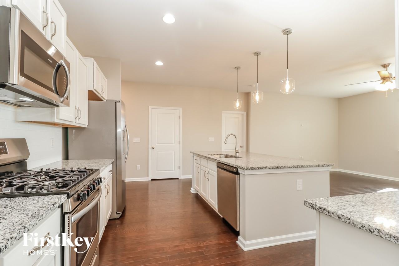 315 Celestial Blvd - Photo 7 of 15