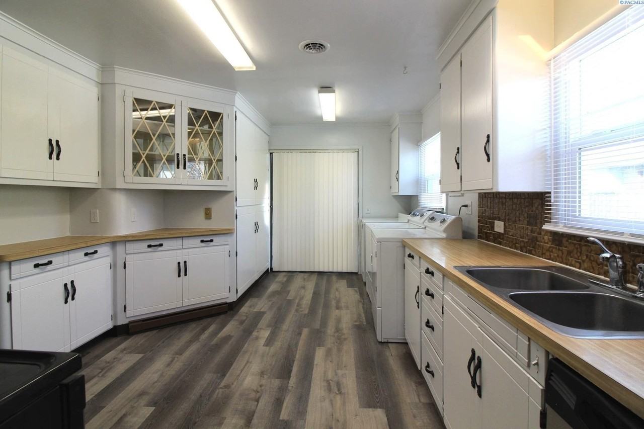 700 Adams St - Photo 2 of 9