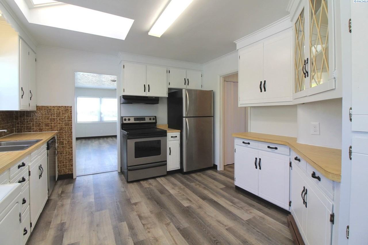 700 Adams St - Photo 3 of 9