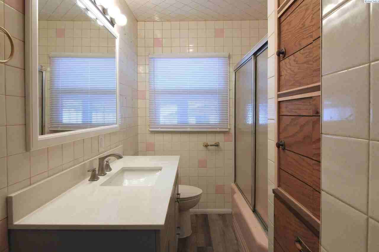 700 Adams St - Photo 4 of 9