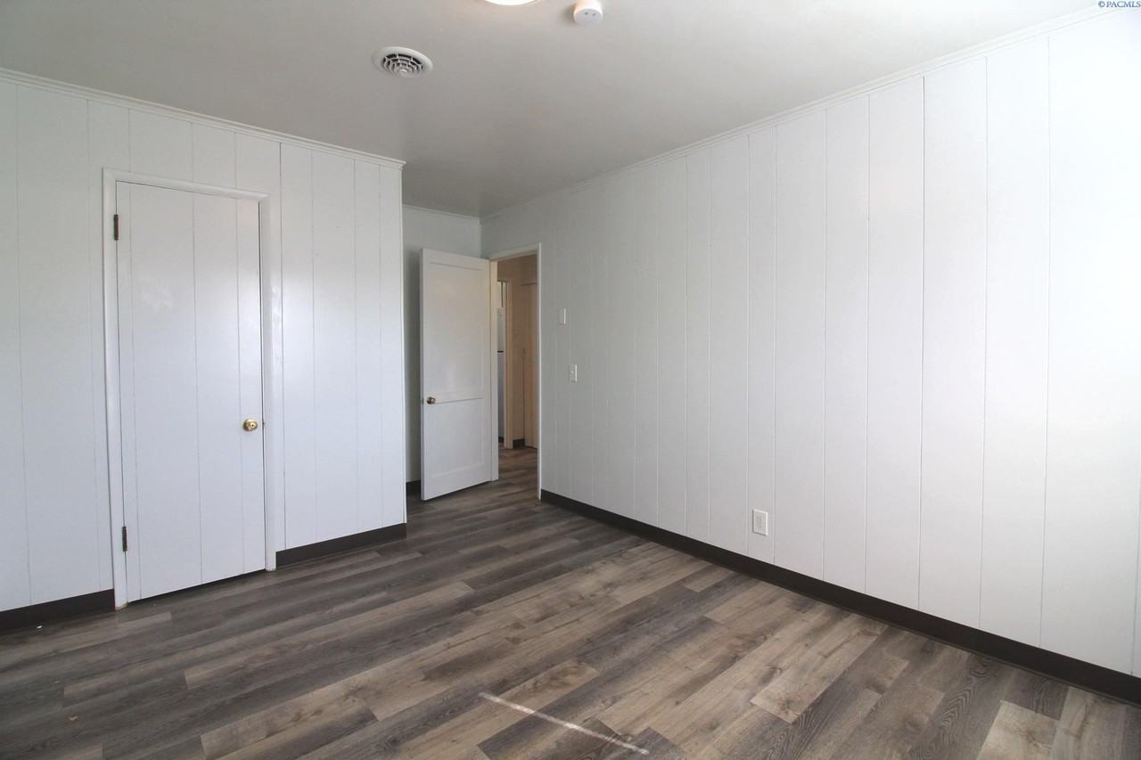 700 Adams St - Photo 5 of 9