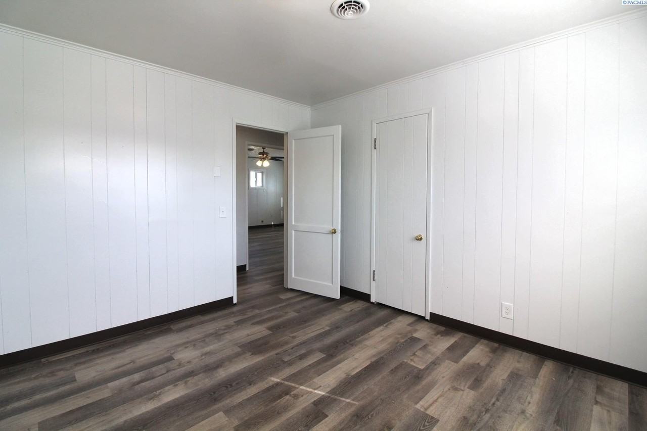 700 Adams St - Photo 6 of 9