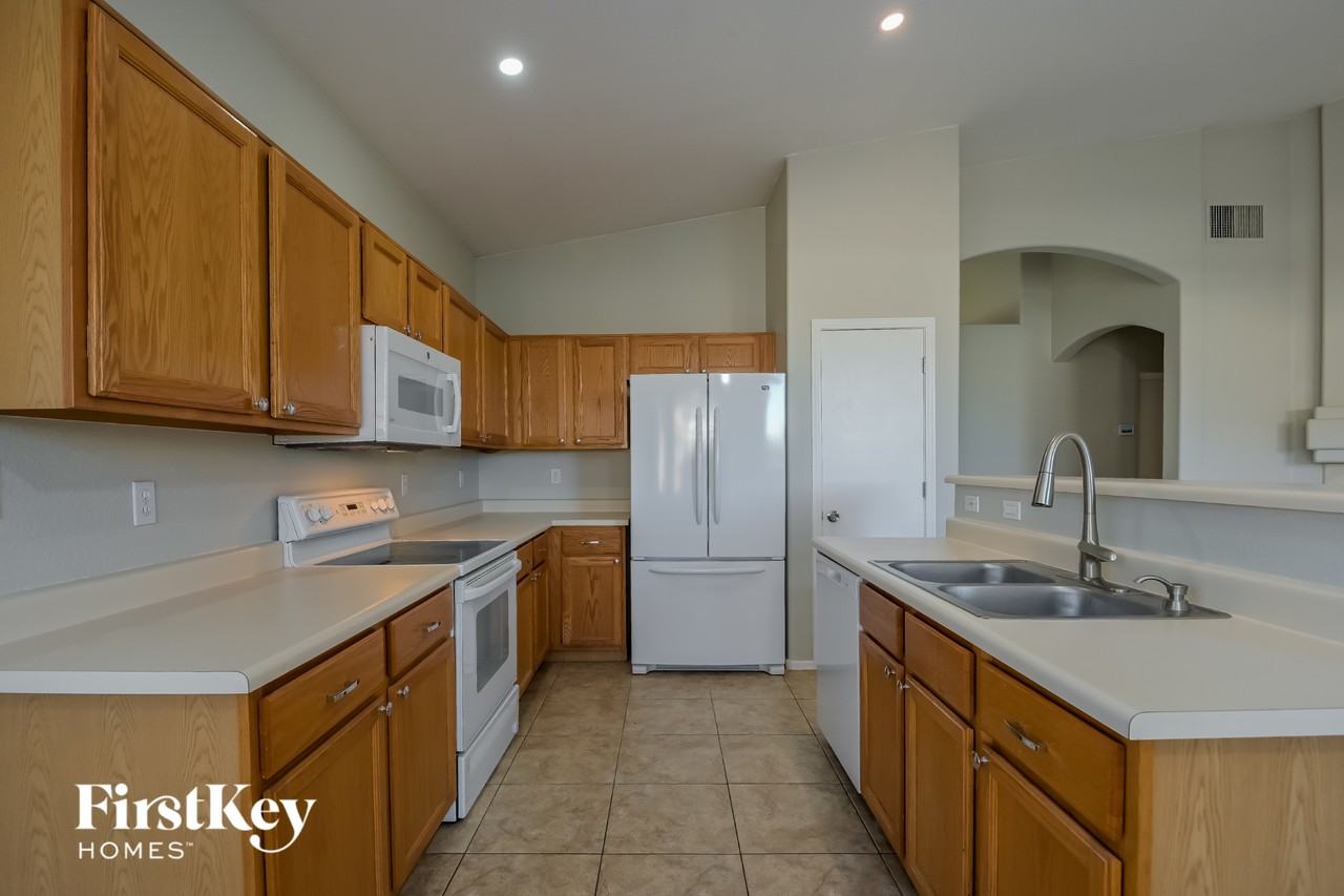 7640 W Summer Sky Dr - Photo 4 of 15