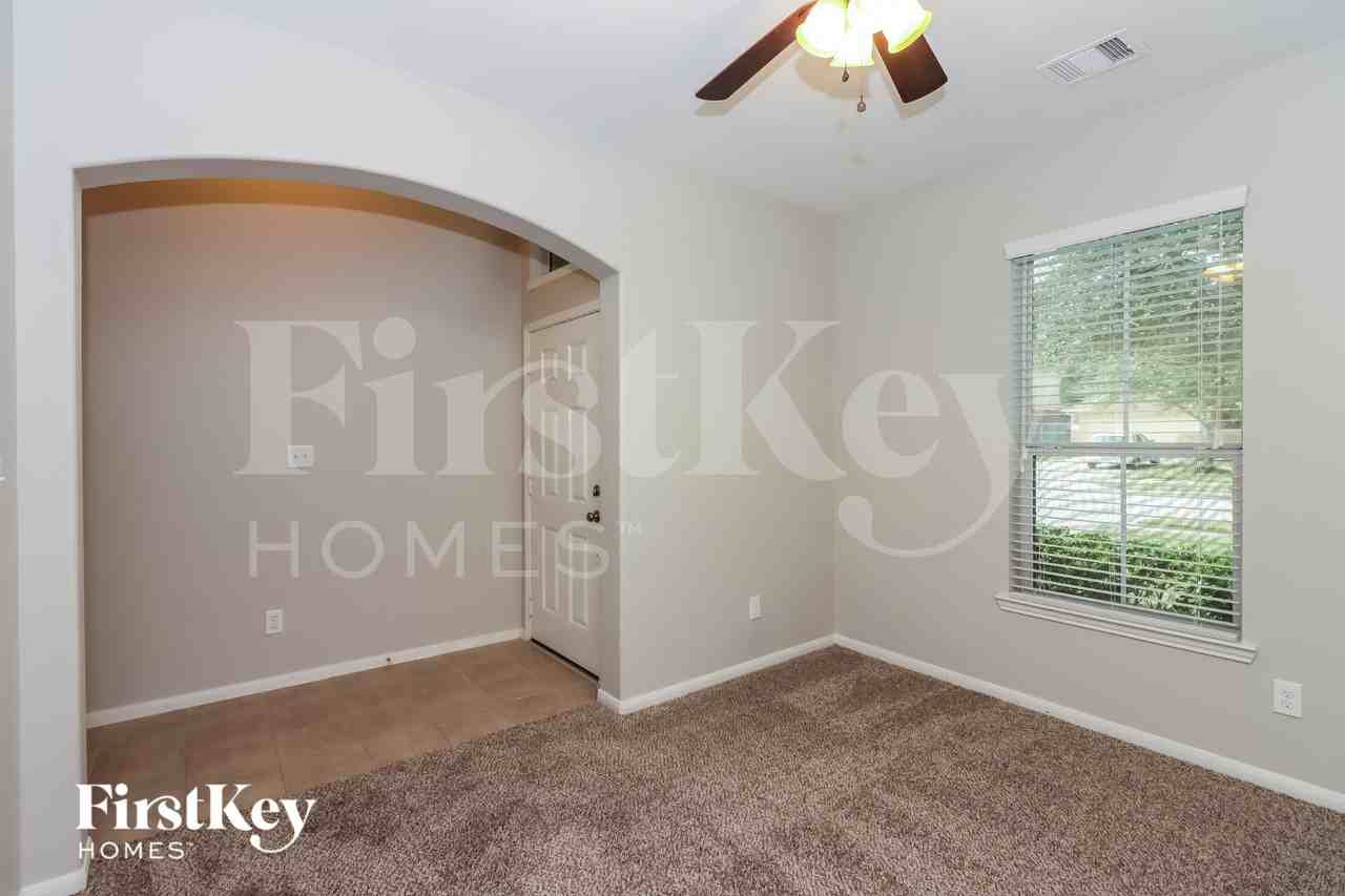 16342 River Wood Ct - Photo 5 of 15