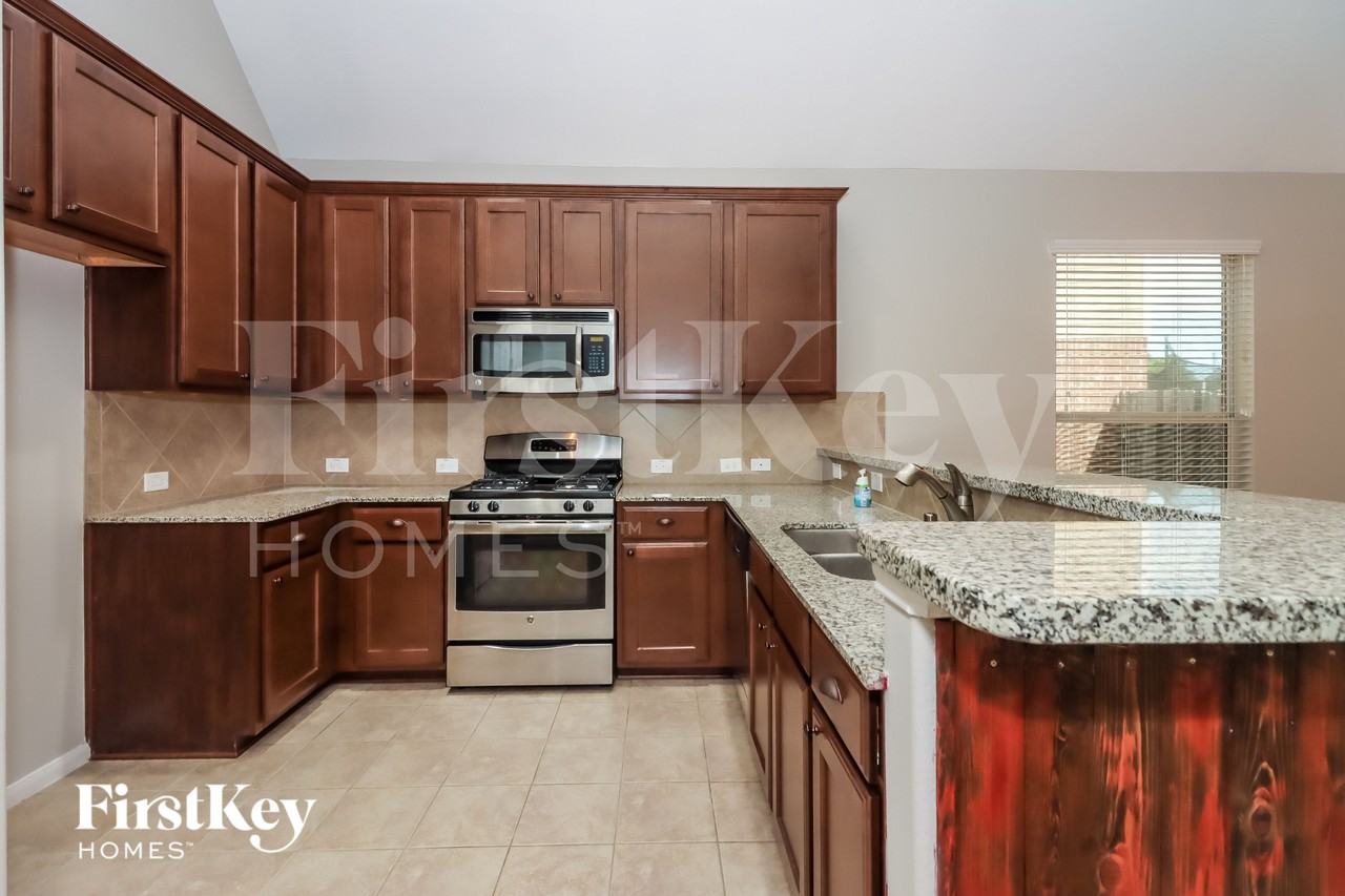 16342 River Wood Ct - Photo 6 of 15