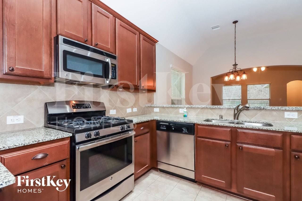 16342 River Wood Ct - Photo 7 of 15