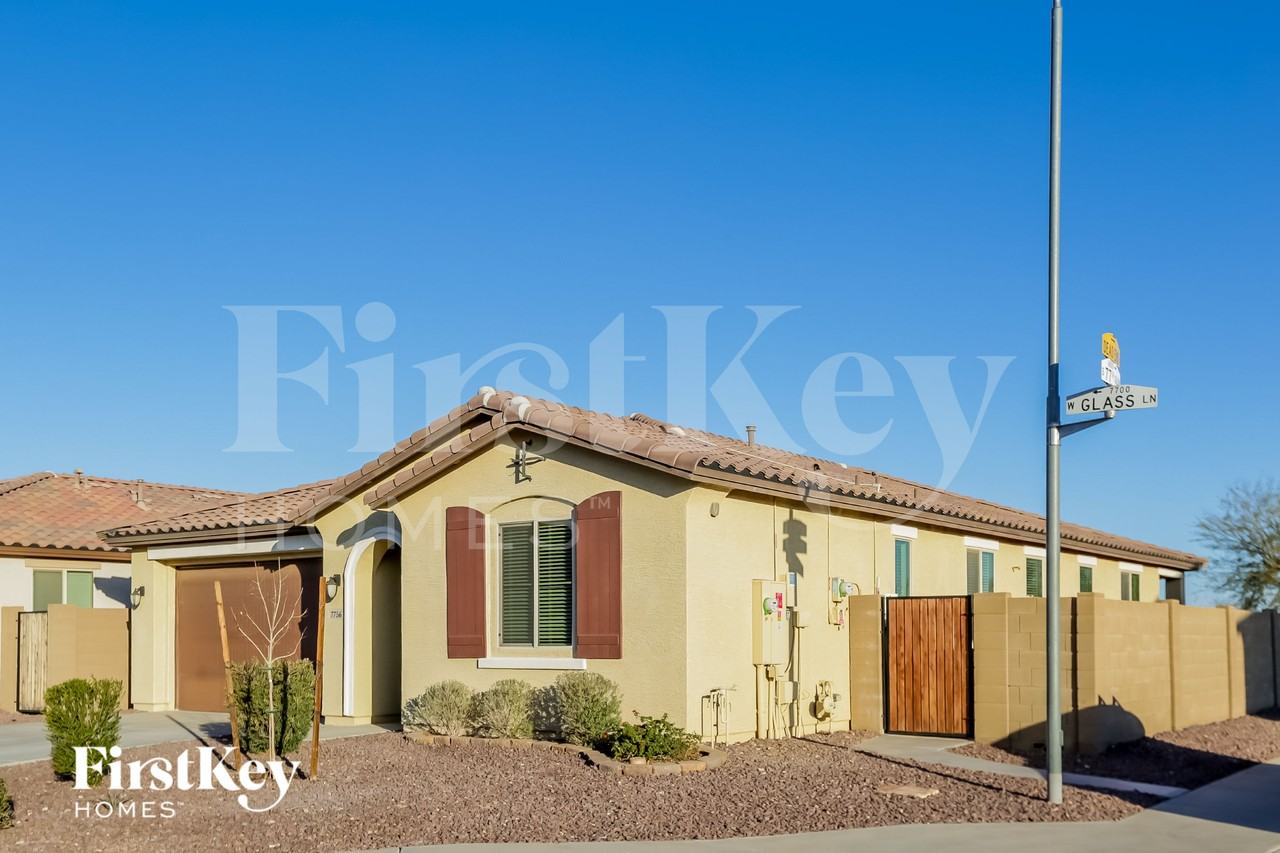 7756 W Glass Ln - Photo 2 of 15