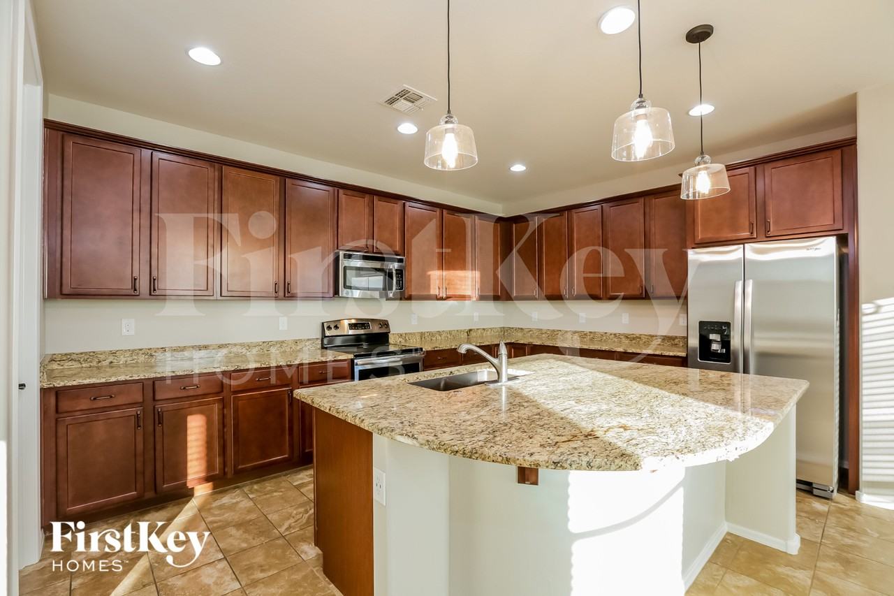 7756 W Glass Ln - Photo 6 of 15