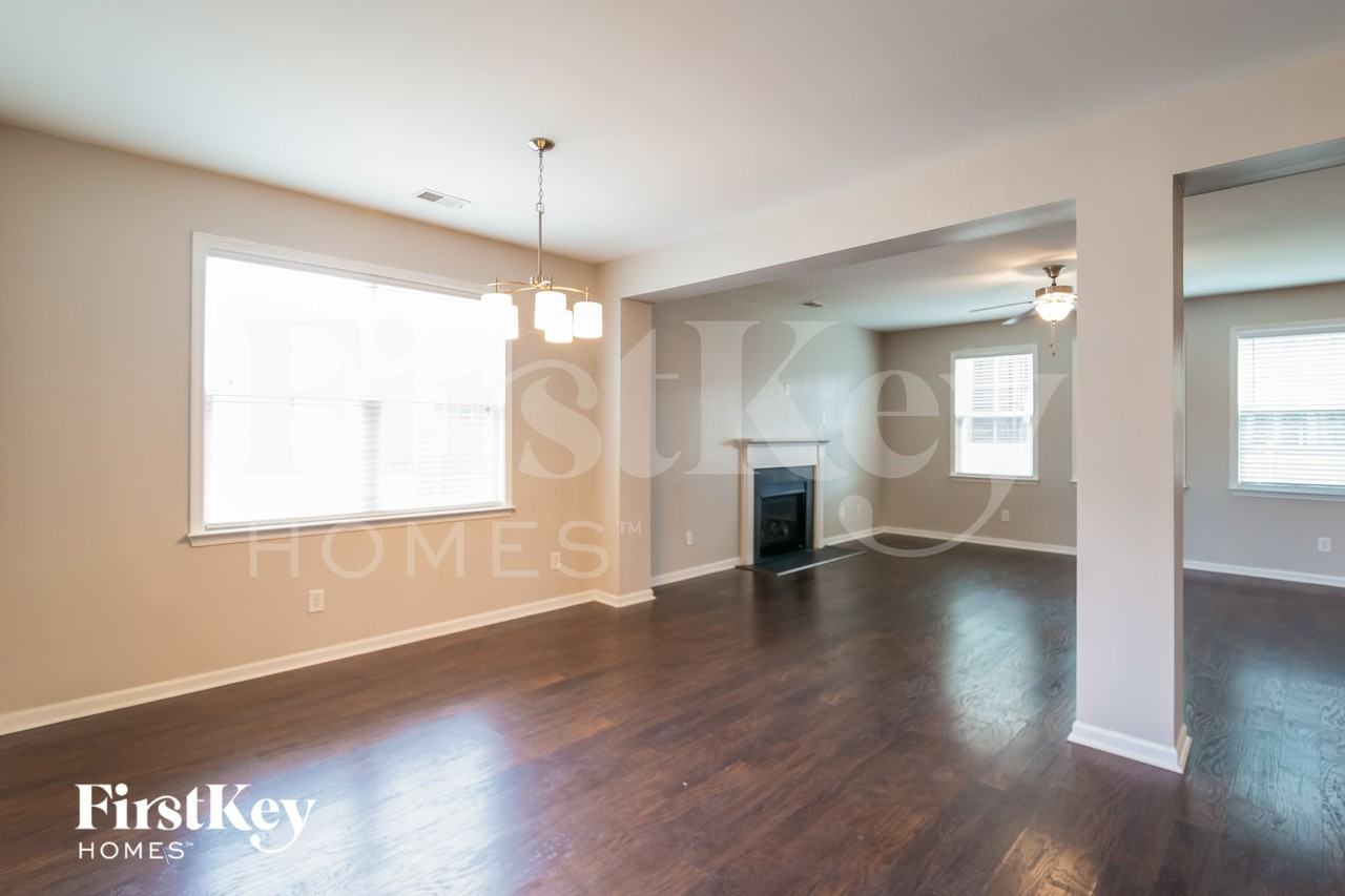 425 Abelia Ln - Photo 4 of 15