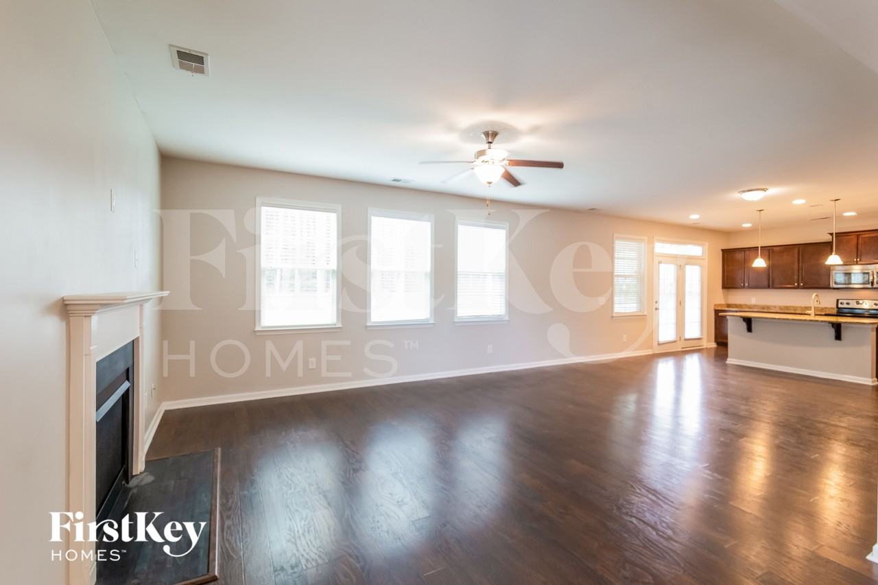 425 Abelia Ln - Photo 5 of 15