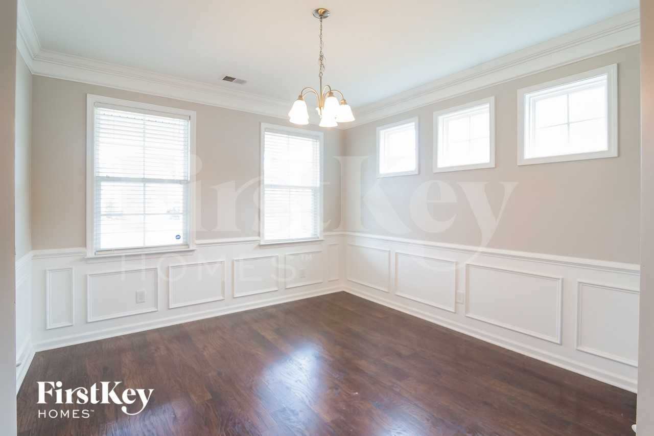 425 Abelia Ln - Photo 6 of 15