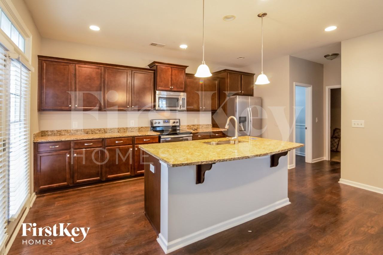 425 Abelia Ln - Photo 7 of 15