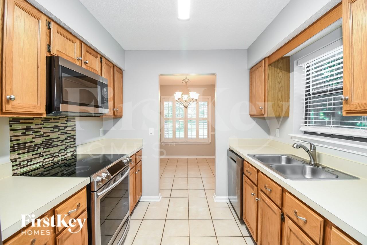 1332 Lamboll Ave - Photo 5 of 16