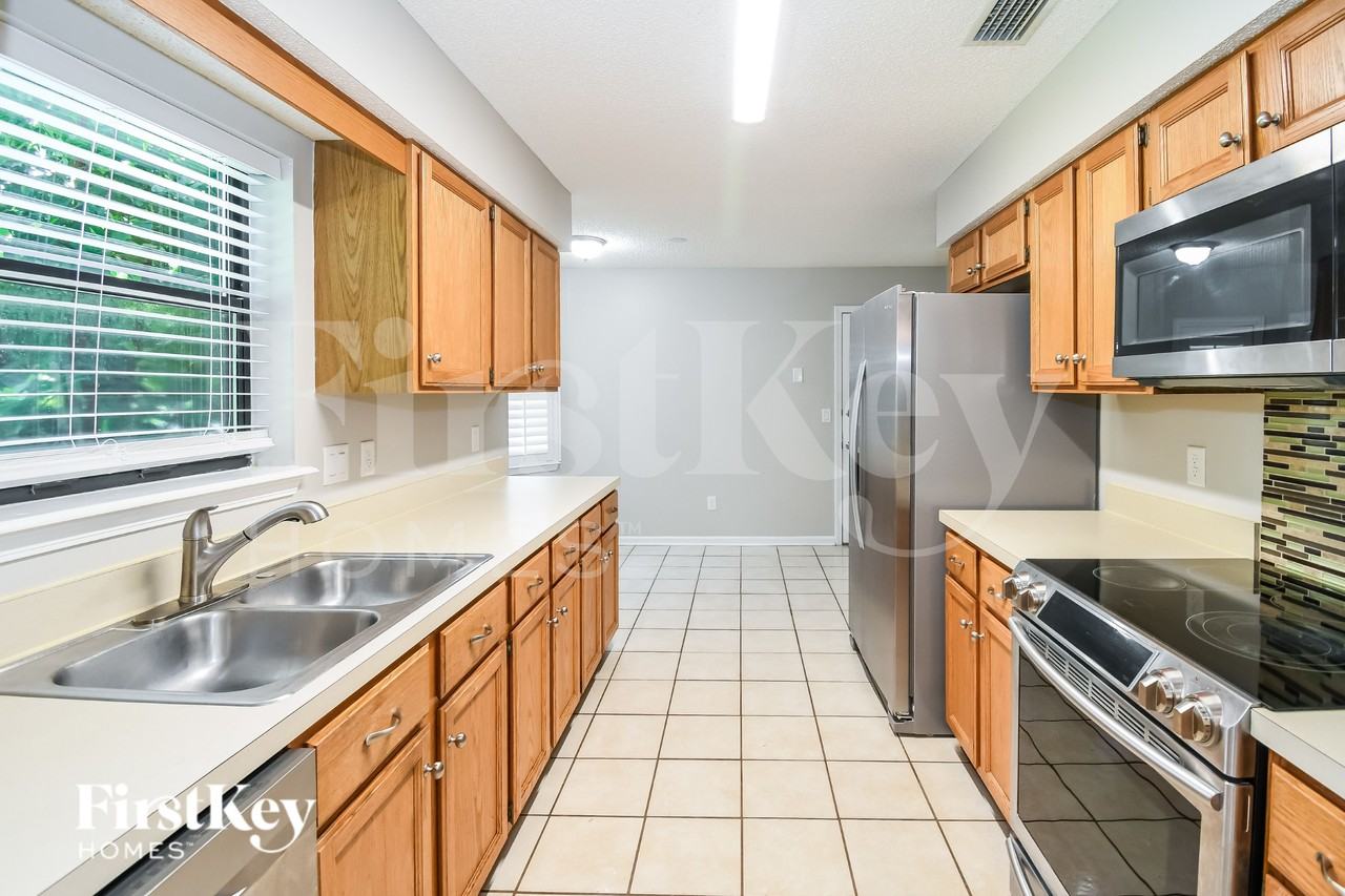 1332 Lamboll Ave - Photo 6 of 16