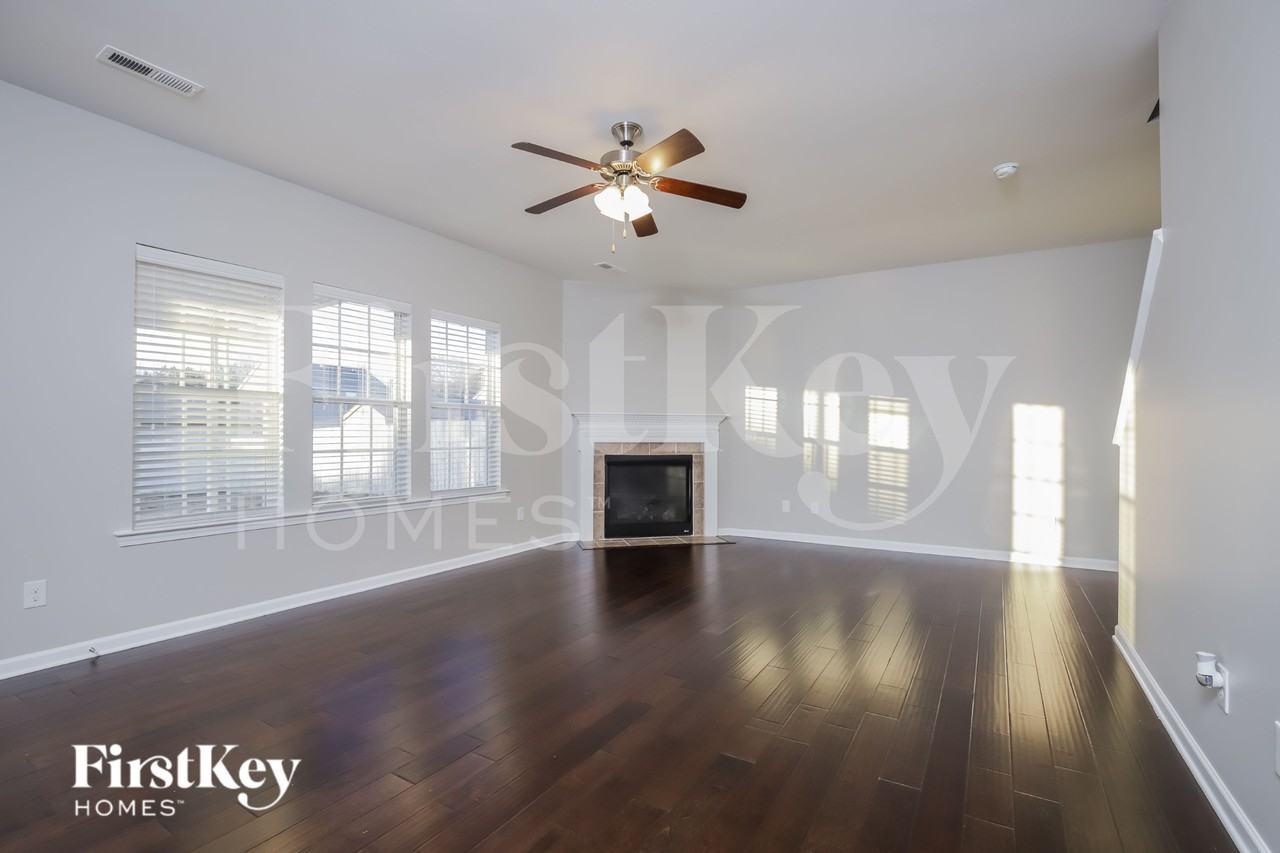 5770 Midstream Cir - Photo 2 of 15