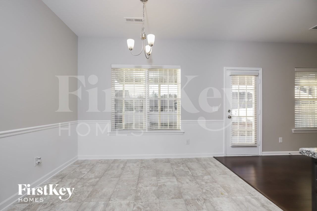 5770 Midstream Cir - Photo 5 of 15