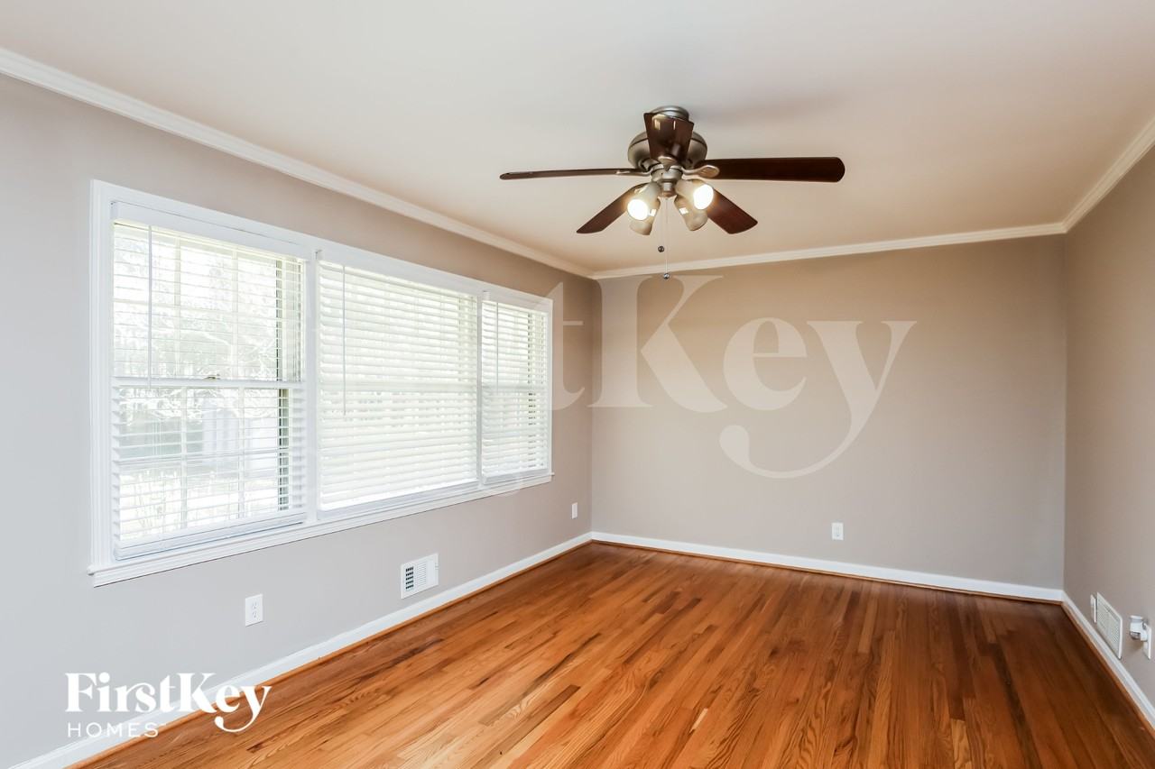 4336 Lake Laurel Dr Se - Photo 5 of 15