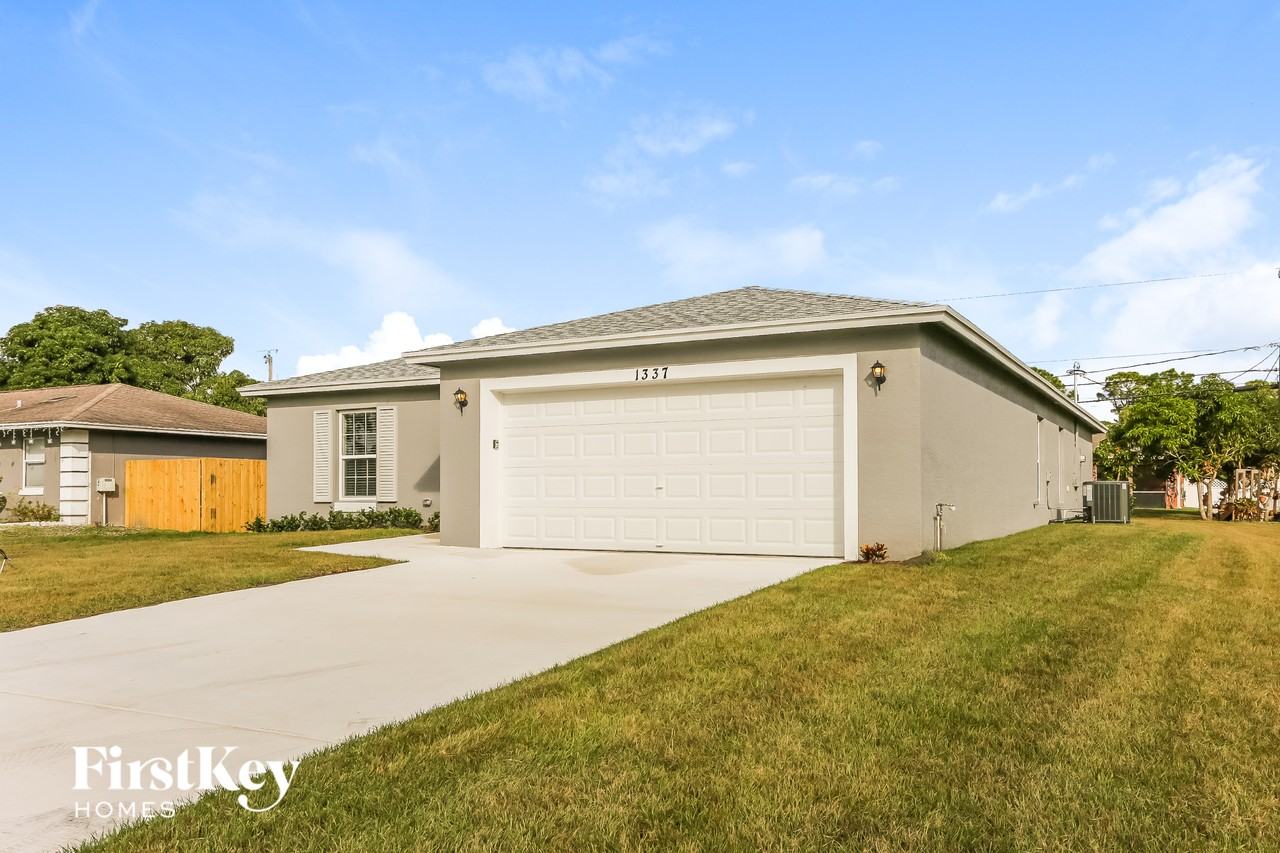 1337 Sw Goodman Ave - Photo 2 of 15