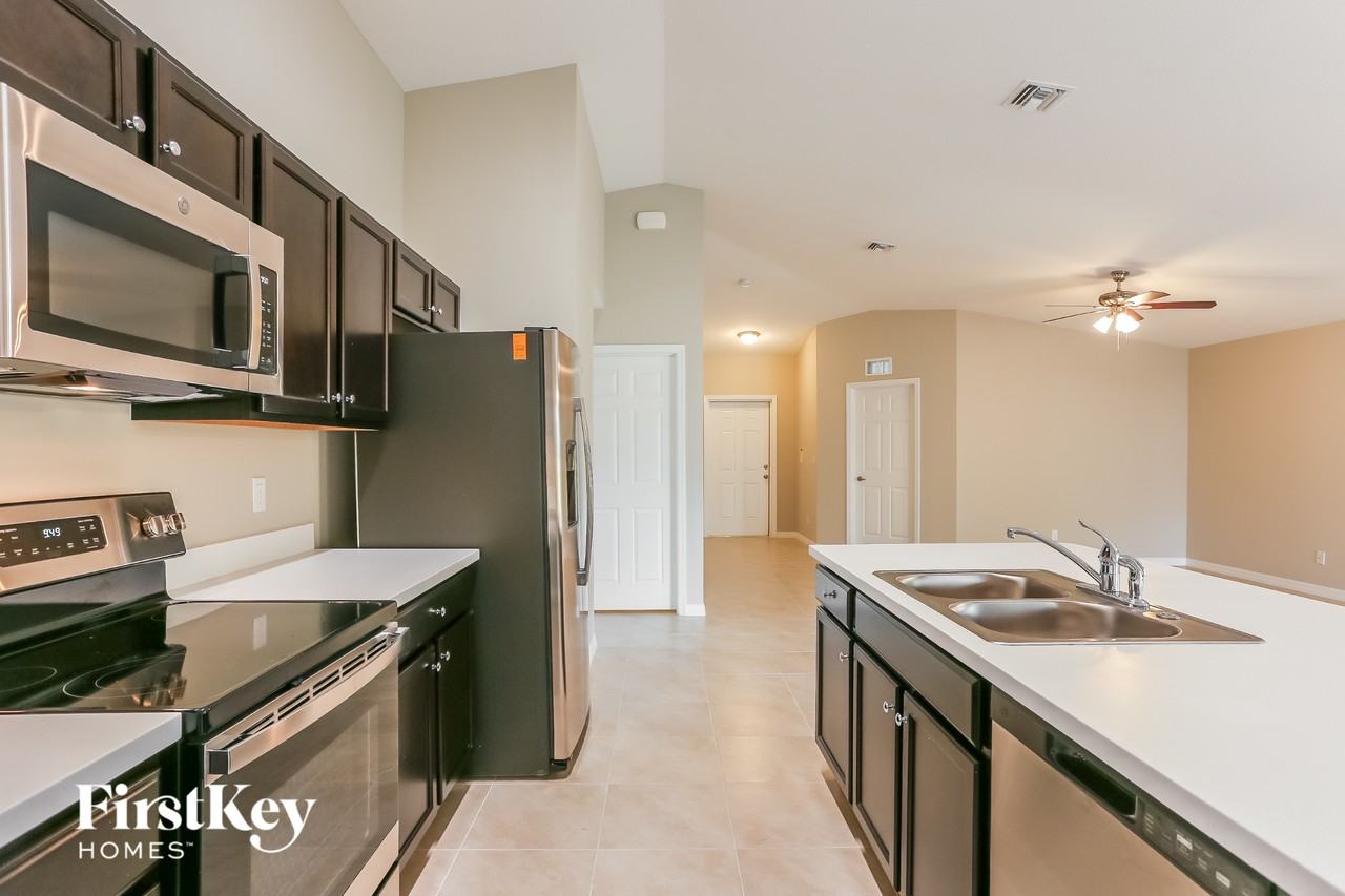 1337 Sw Goodman Ave - Photo 5 of 15