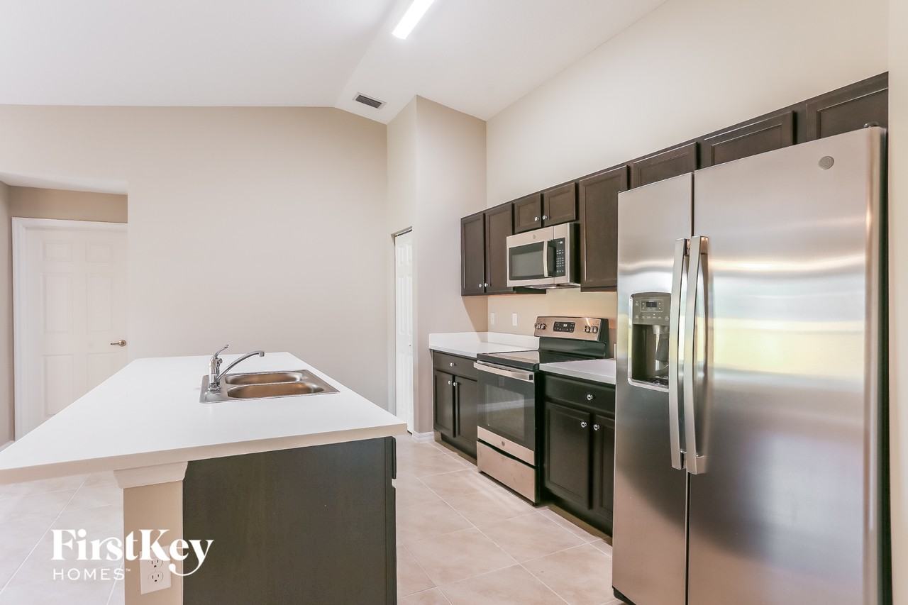 1337 Sw Goodman Ave - Photo 6 of 15