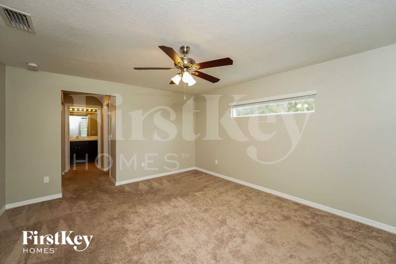 2450 Sw Madiera St - Photo 5 of 15