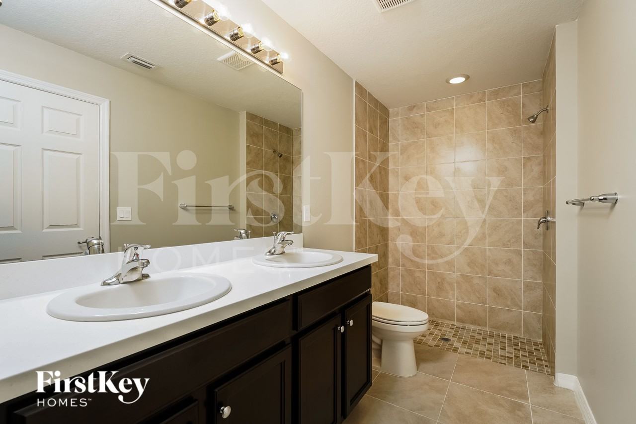 2450 Sw Madiera St - Photo 7 of 15