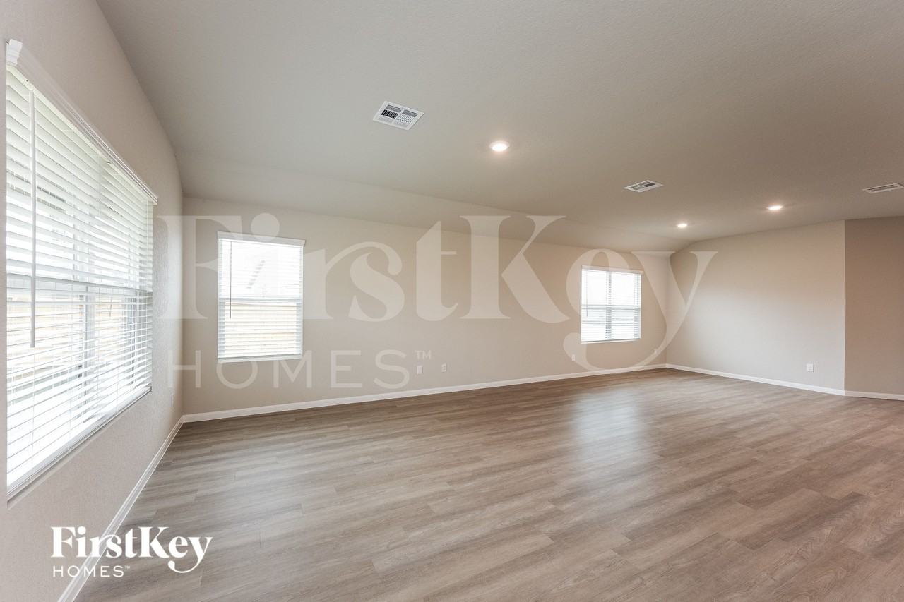 5553 Basil Chase - Photo 4 of 15