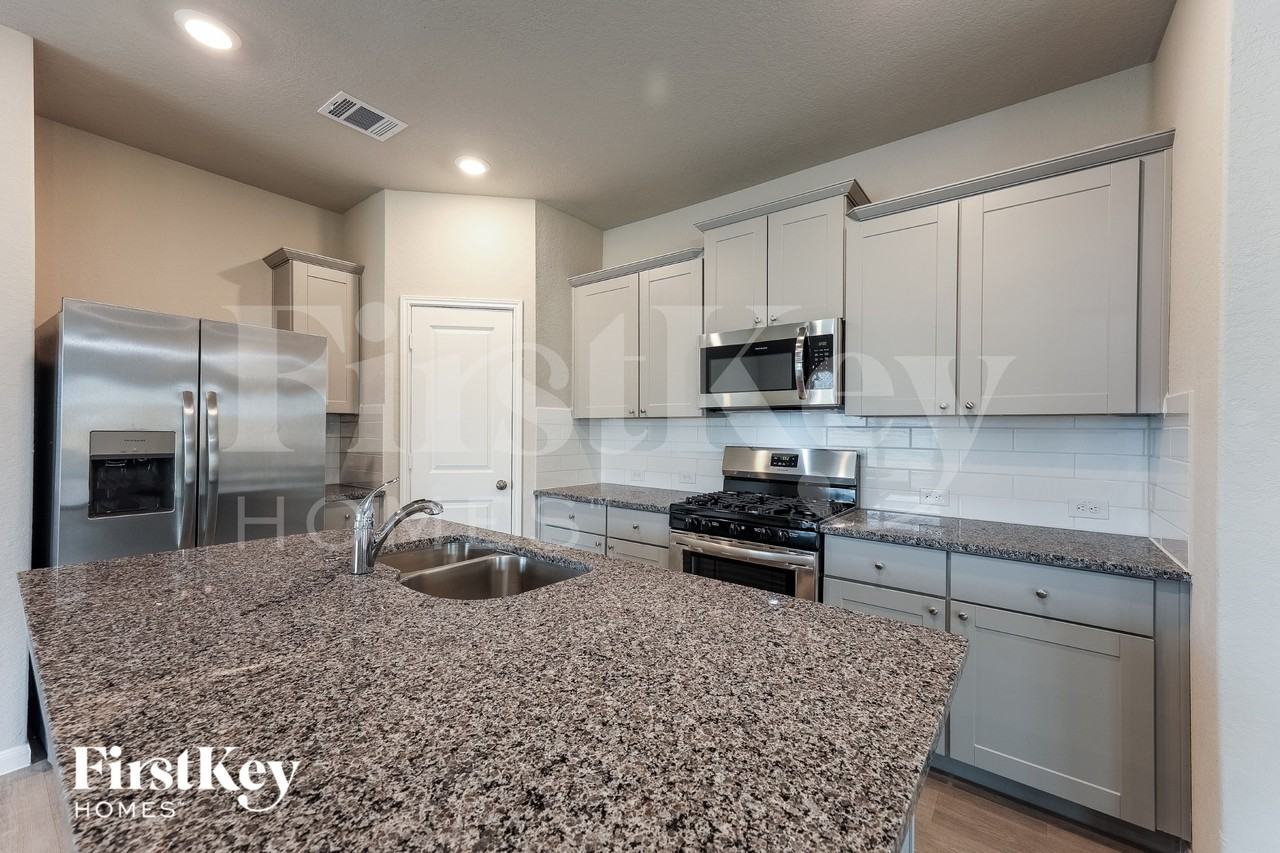 5553 Basil Chase - Photo 5 of 15