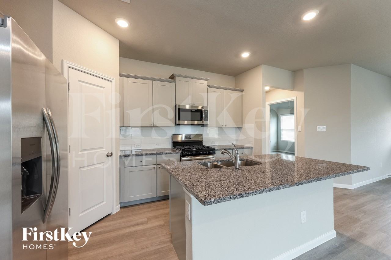 5553 Basil Chase - Photo 6 of 15