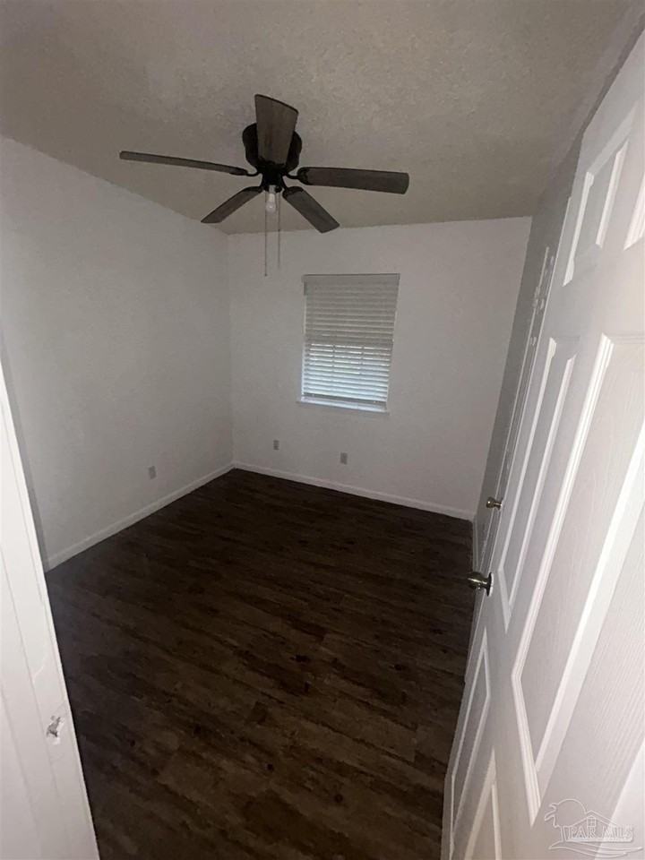 1105 W Strong St - Photo 5 of 12