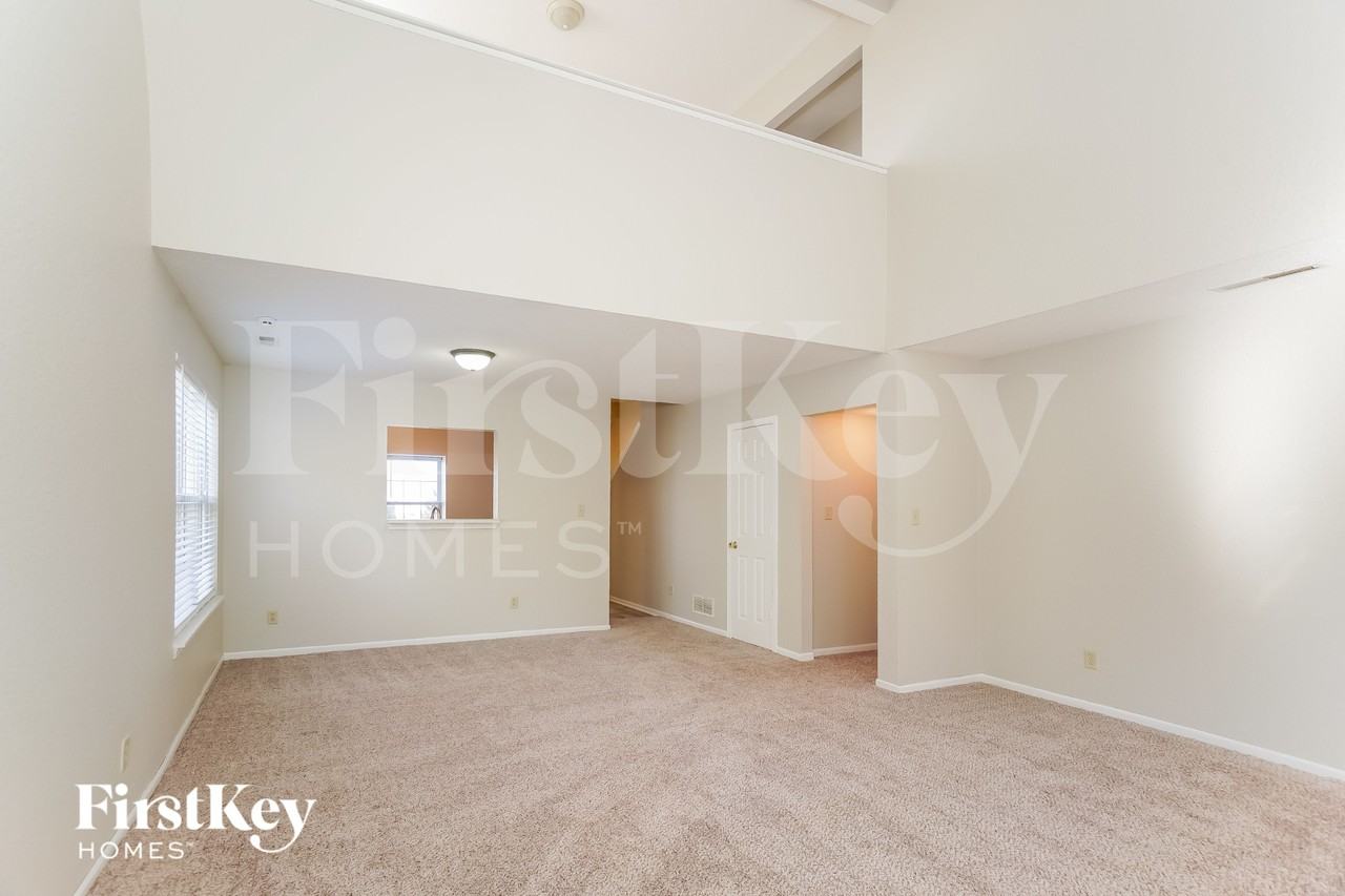 1435 Blue Brook Way - Photo 3 of 15