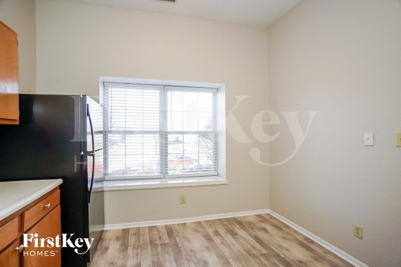 1435 Blue Brook Way - Photo 4 of 15