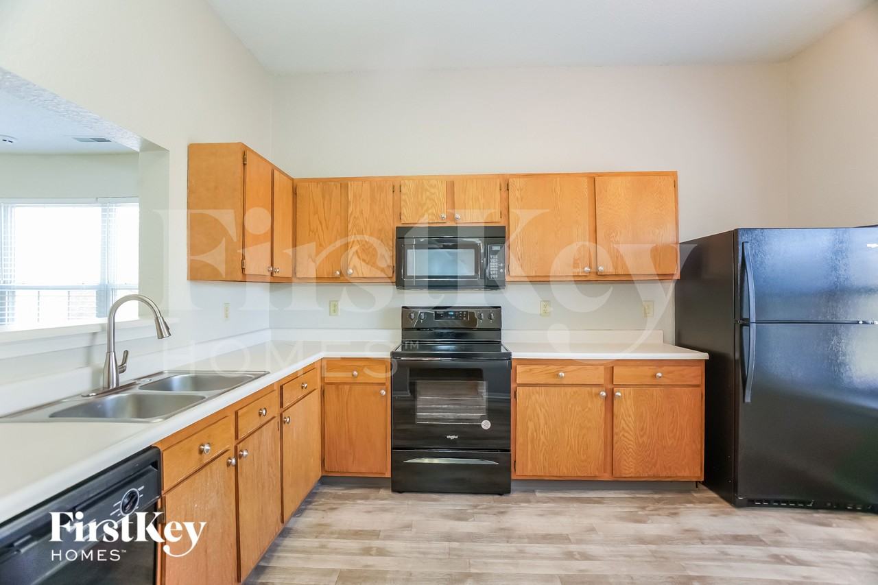 1435 Blue Brook Way - Photo 5 of 15