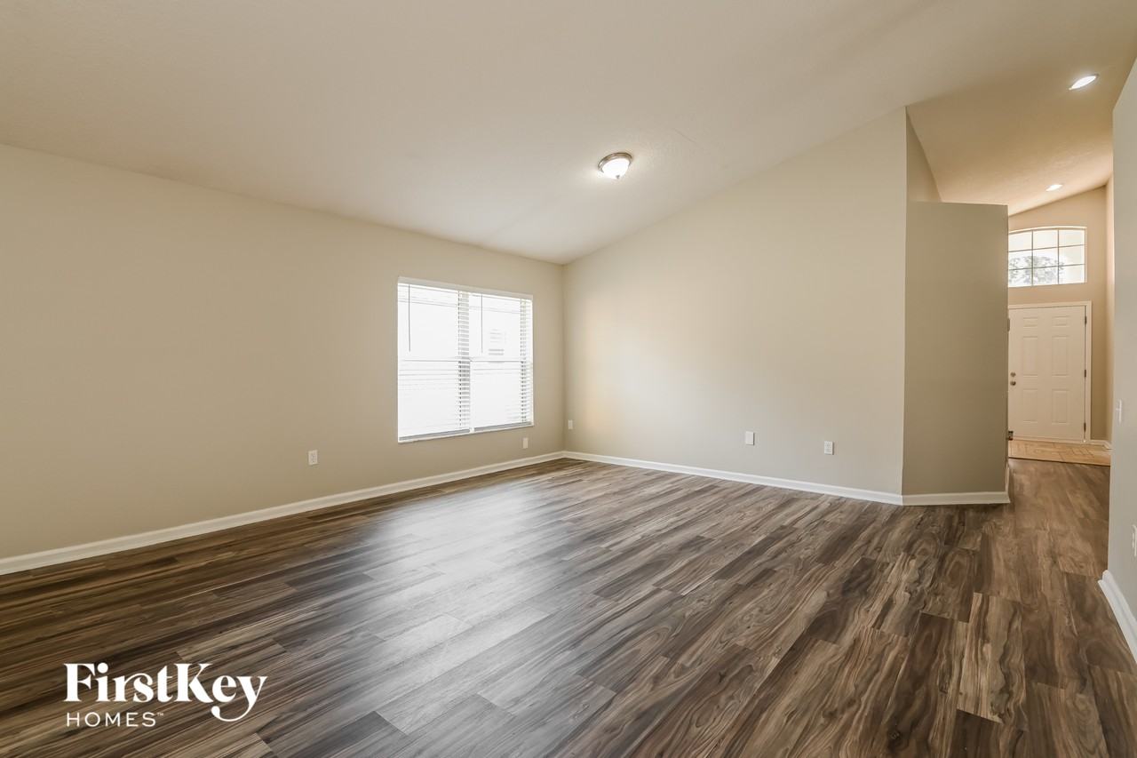 13071 Chets Creek Dr N - Photo 3 of 15