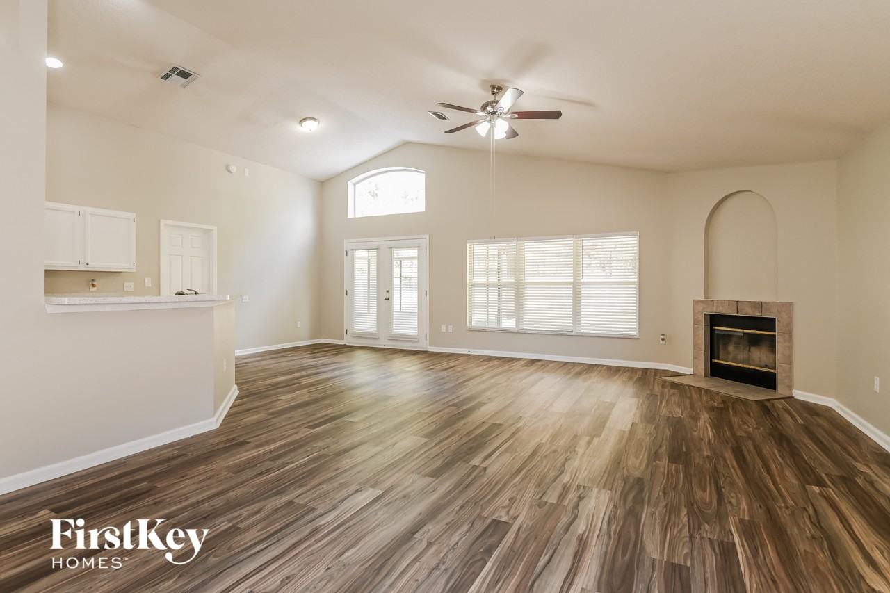 13071 Chets Creek Dr N - Photo 4 of 15