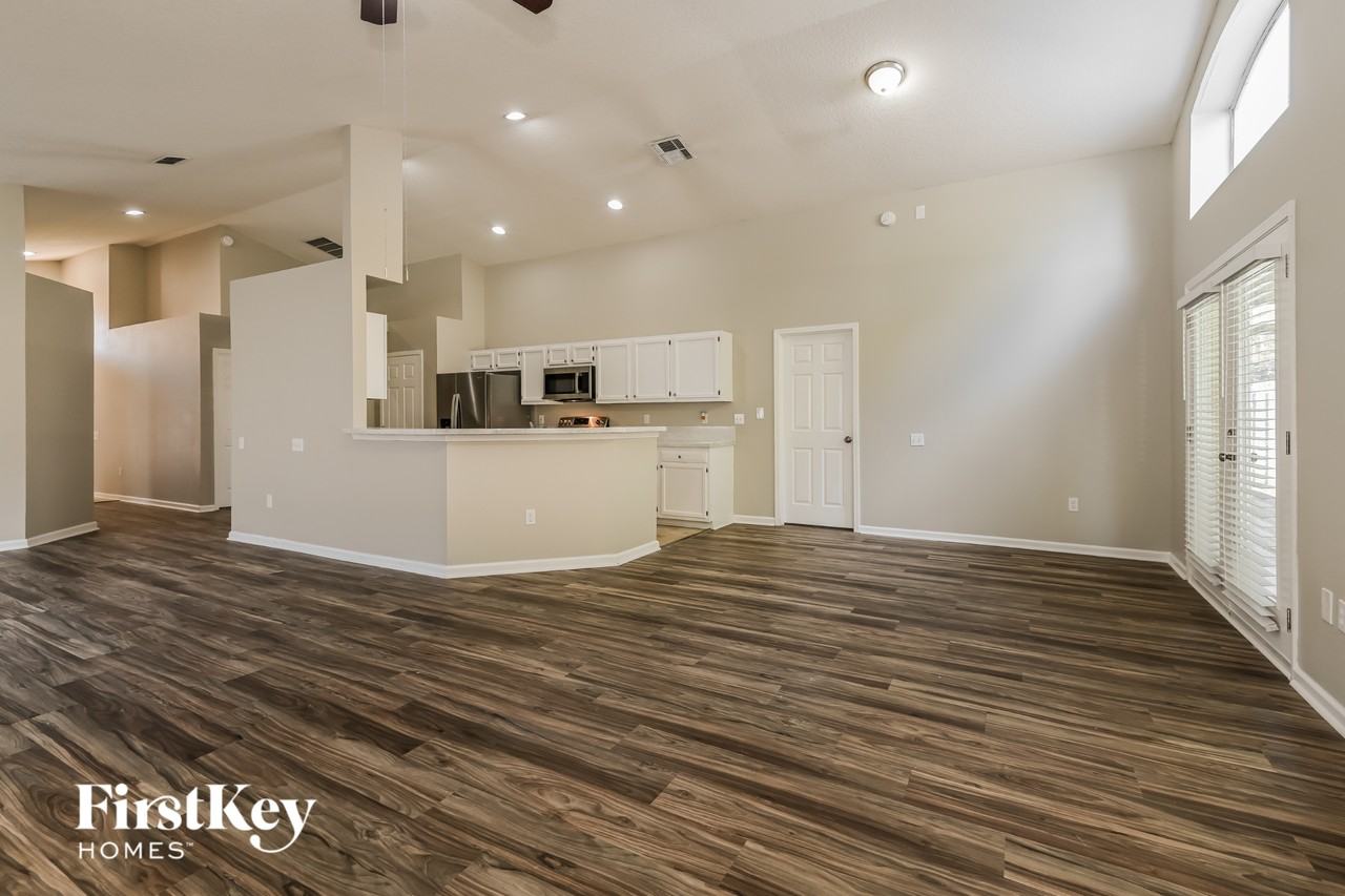 13071 Chets Creek Dr N - Photo 5 of 15