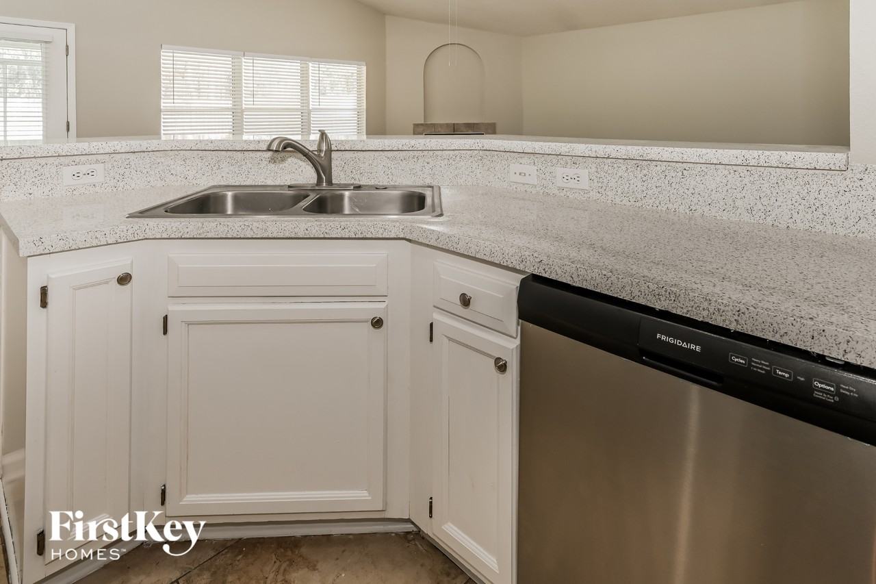 13071 Chets Creek Dr N - Photo 7 of 15