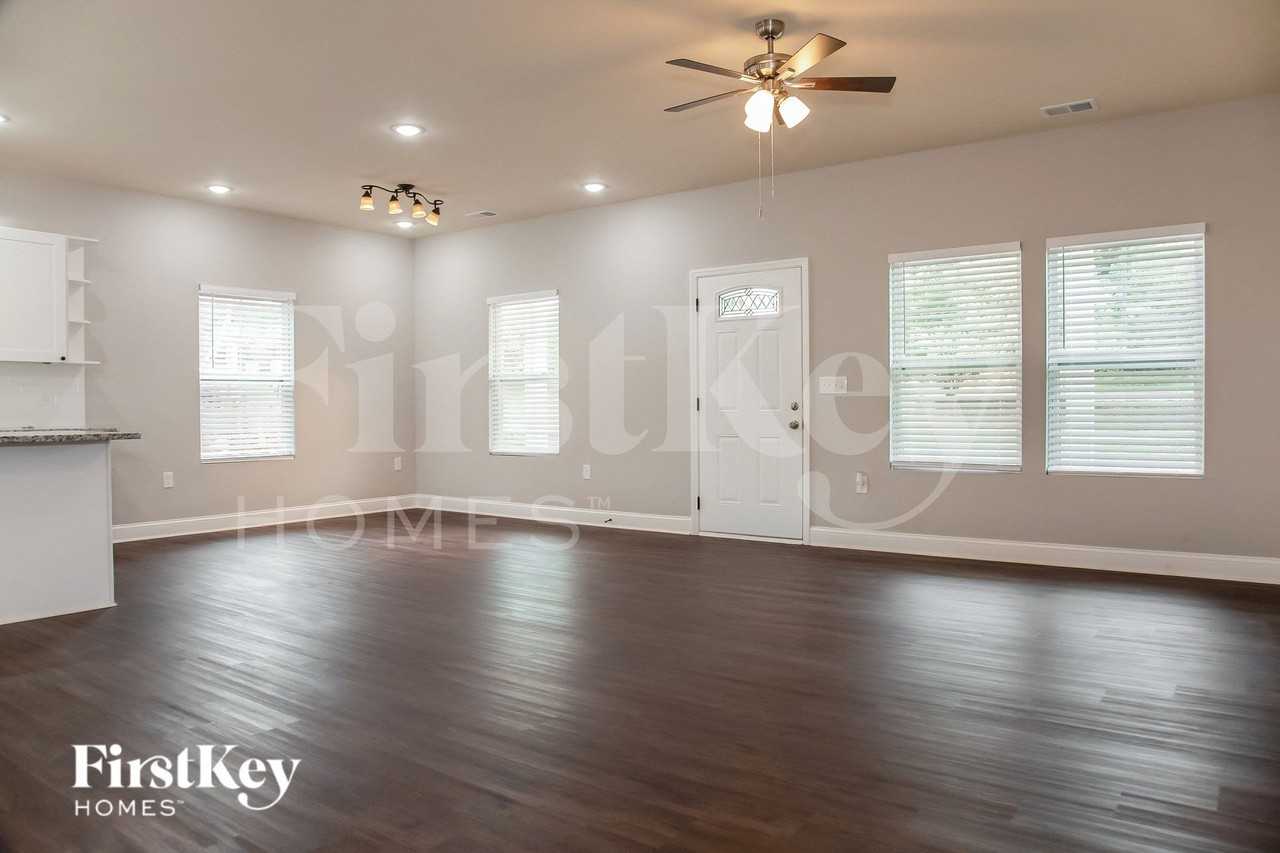 5039 Tuckaseegee Rd - Photo 3 of 15