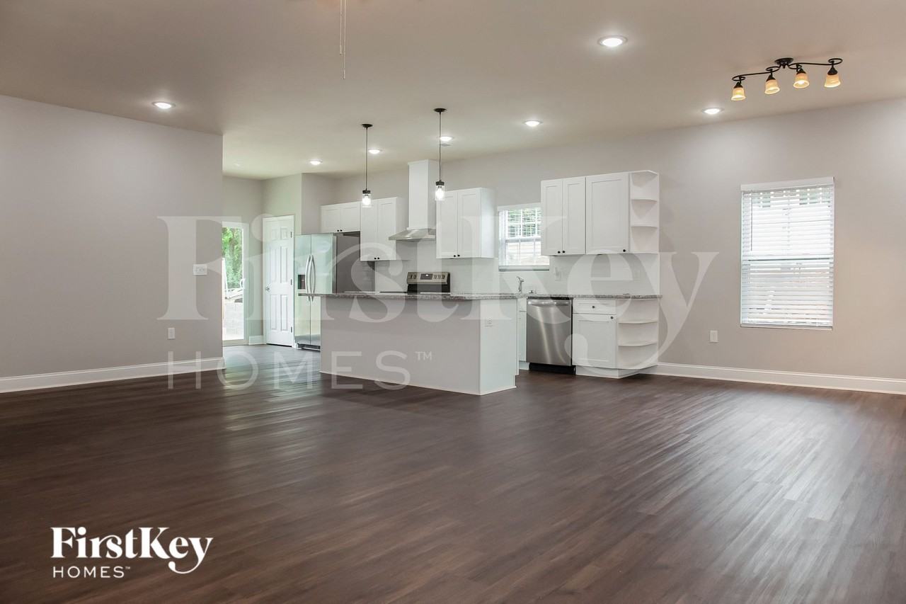 5039 Tuckaseegee Rd - Photo 4 of 15