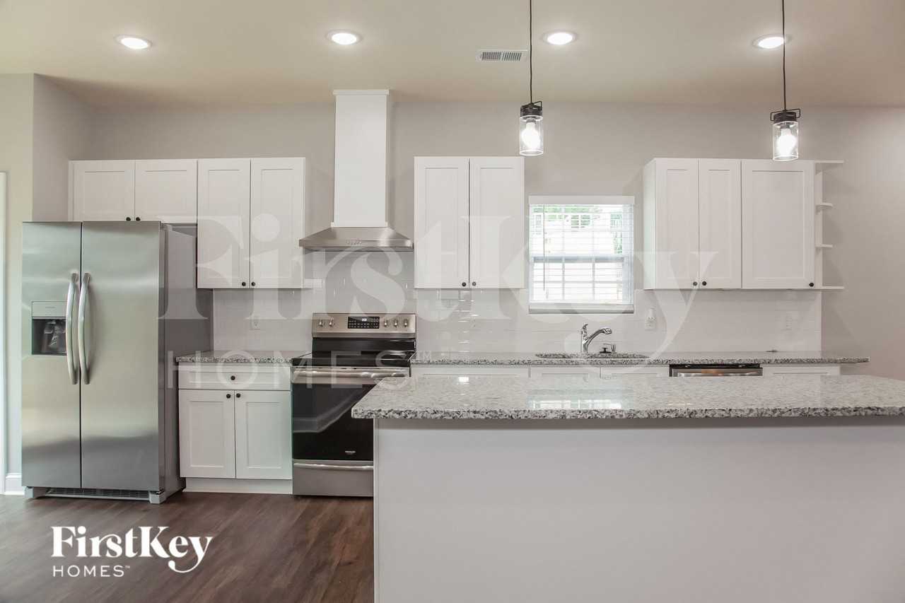 5039 Tuckaseegee Rd - Photo 6 of 15