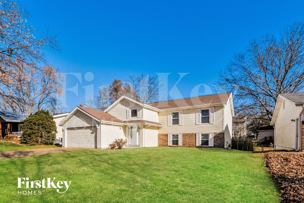 1110 Twistedoak Ct - Photo 2 of 15