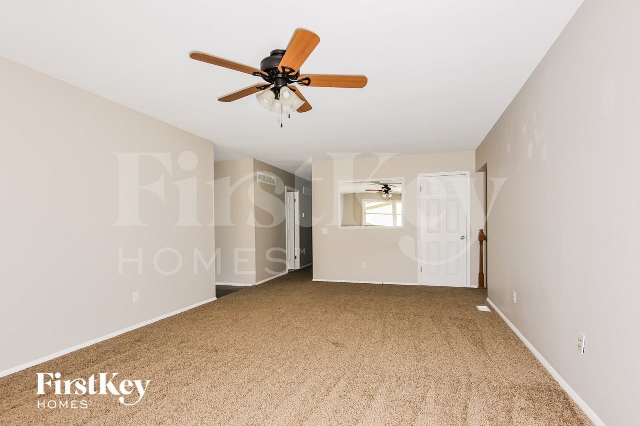 1110 Twistedoak Ct - Photo 4 of 15