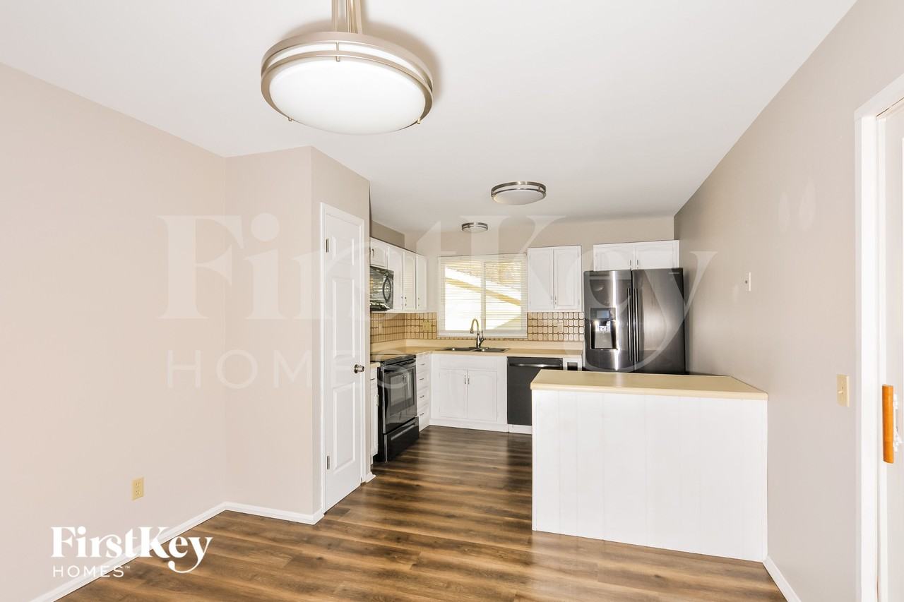 1110 Twistedoak Ct - Photo 5 of 15