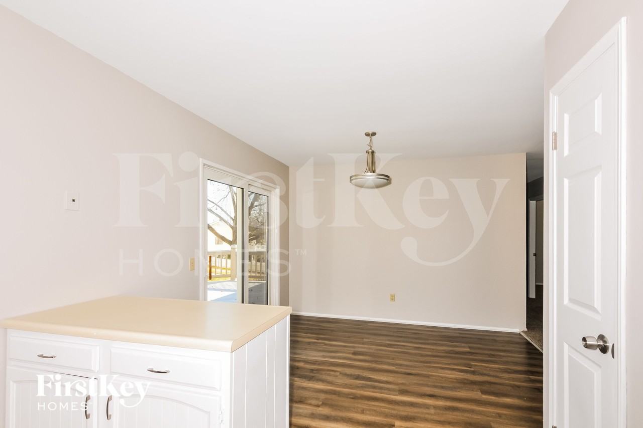 1110 Twistedoak Ct - Photo 6 of 15