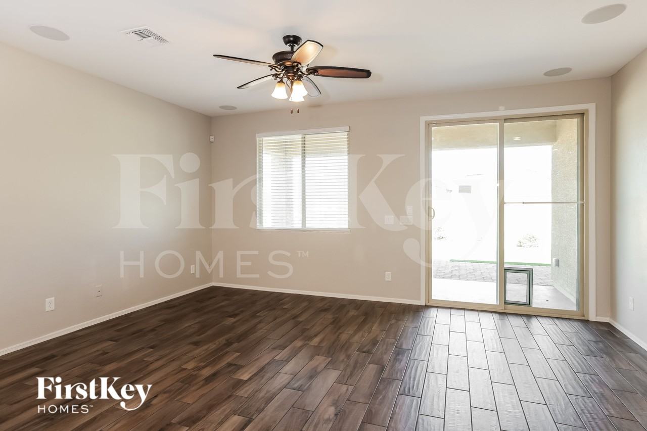 17774 W Granite View Dr - Photo 2 of 15