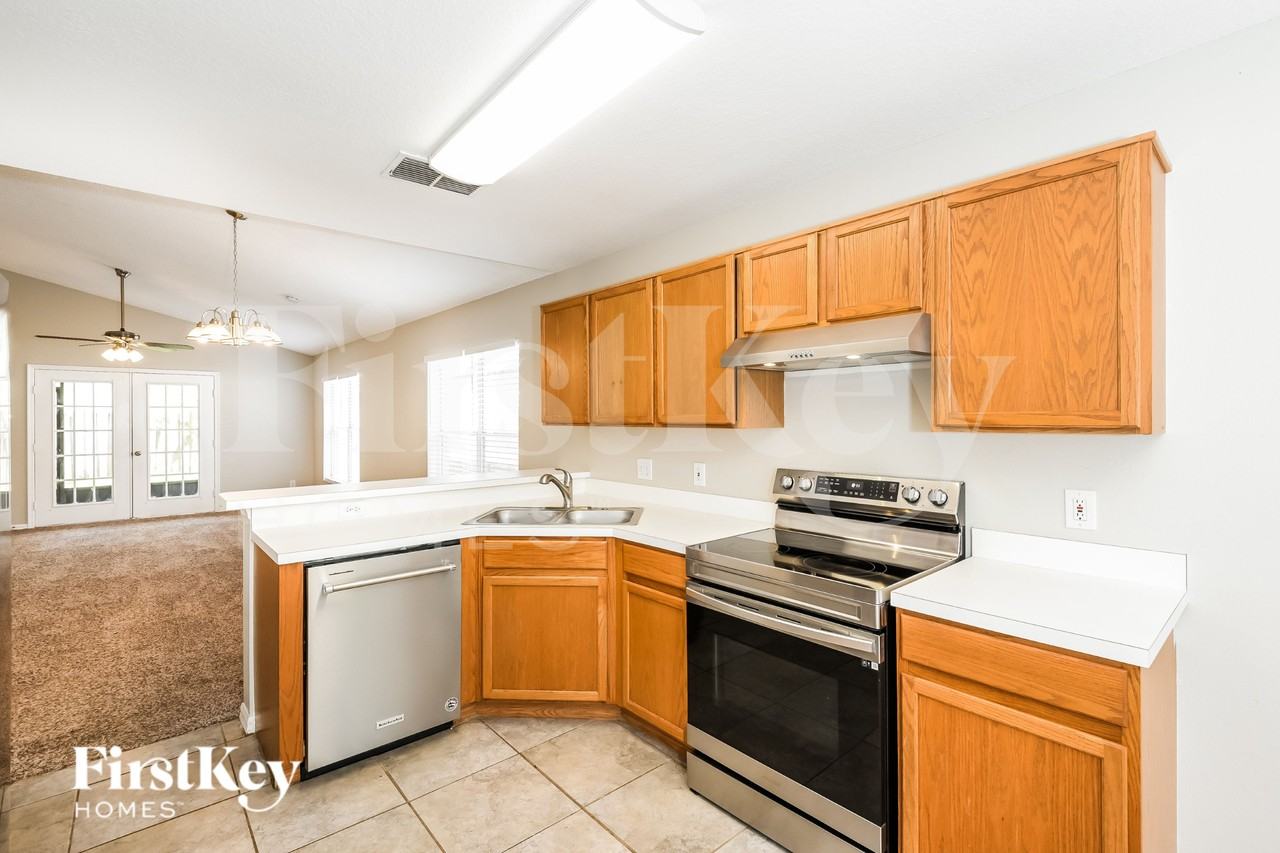 4224 Kingbird Ct - Photo 6 of 17