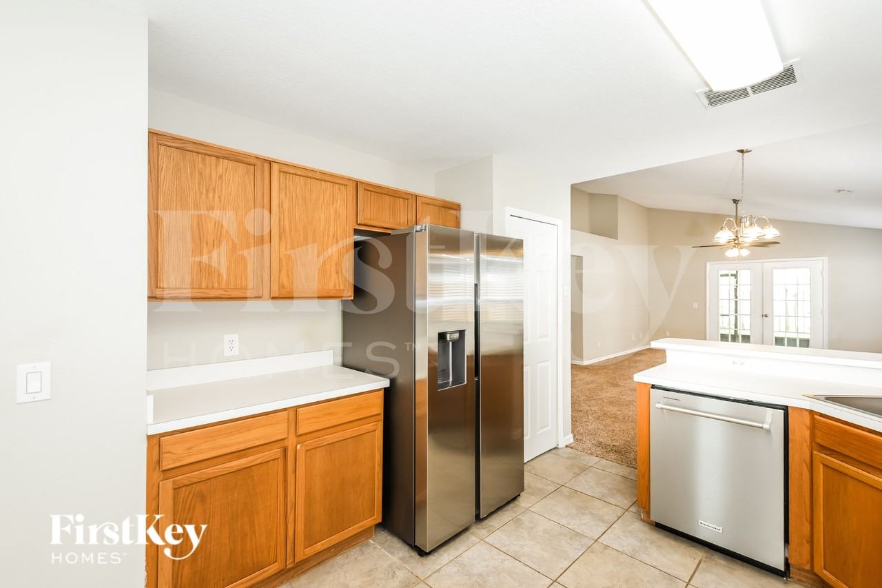 4224 Kingbird Ct - Photo 7 of 17