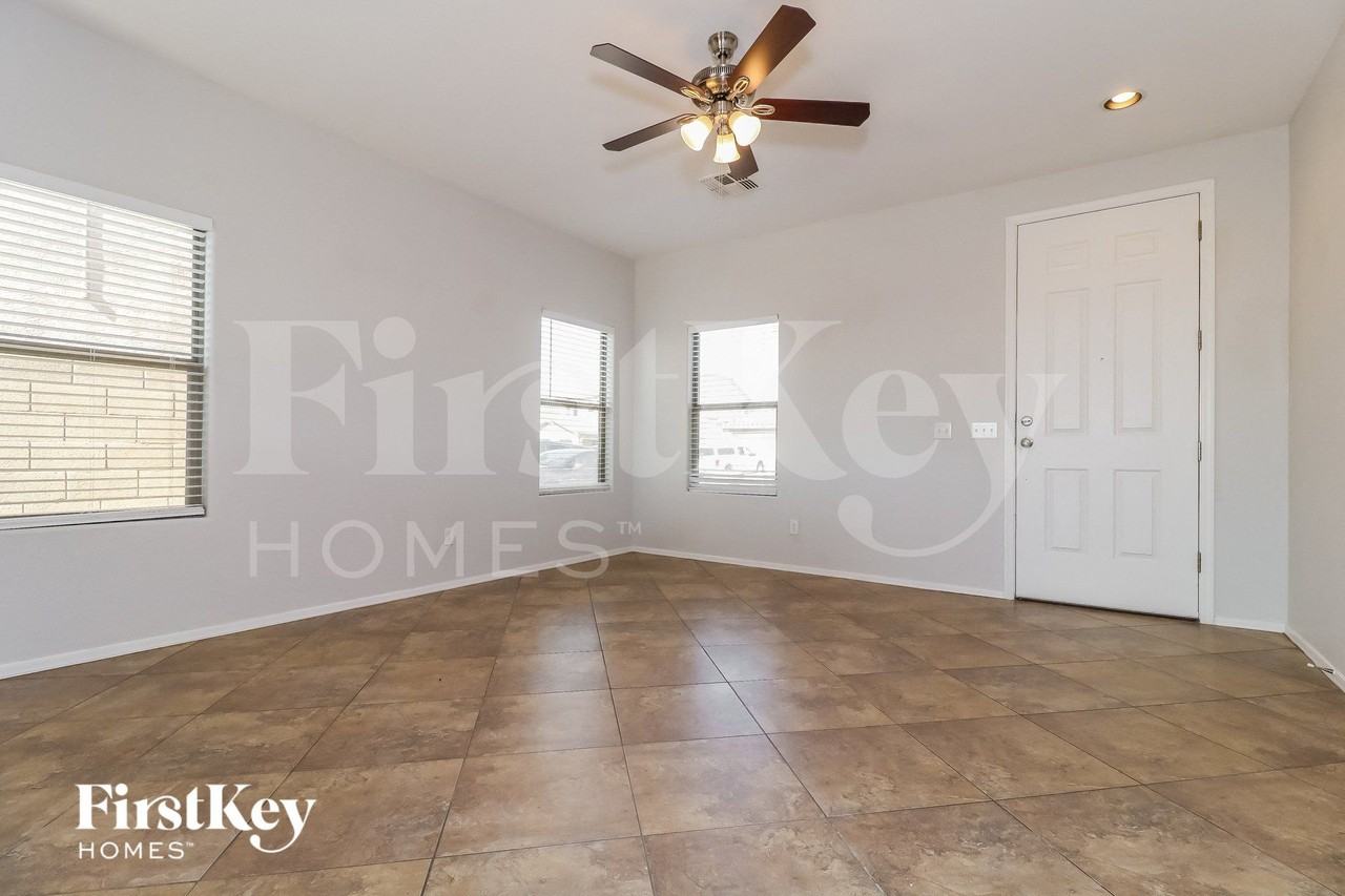 25659 W Burgess Ln - Photo 3 of 15