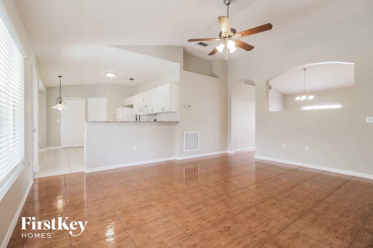 1045 Blue Horizon Dr - Photo 3 of 15