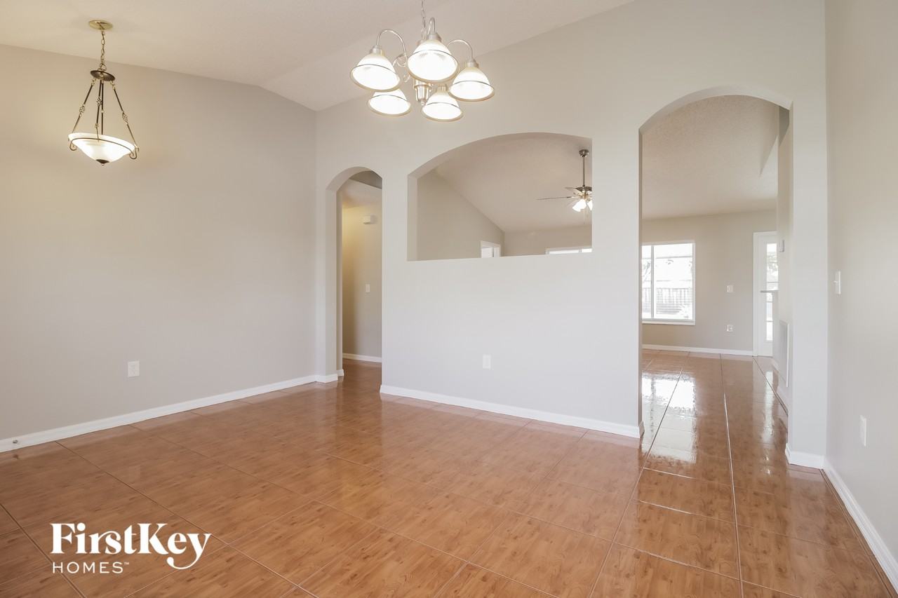 1045 Blue Horizon Dr - Photo 5 of 15